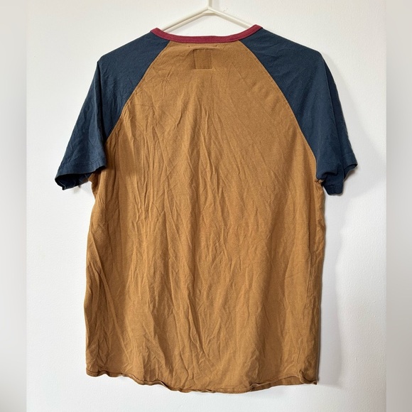 🎉4/30$🎉 RVCA Men's Tan and Blue Raglan Shirt🛑 - Picture 4 of 4
